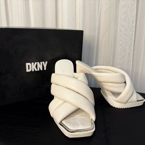 DKNY heel